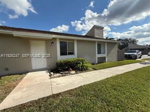 Building Photo - Woodgate Court, Sunrise, FL 33326 - 3 BR 2 BA villa