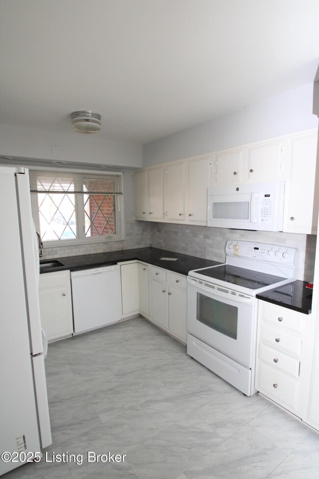 Building Photo - 3026 Kaye Lawn Dr