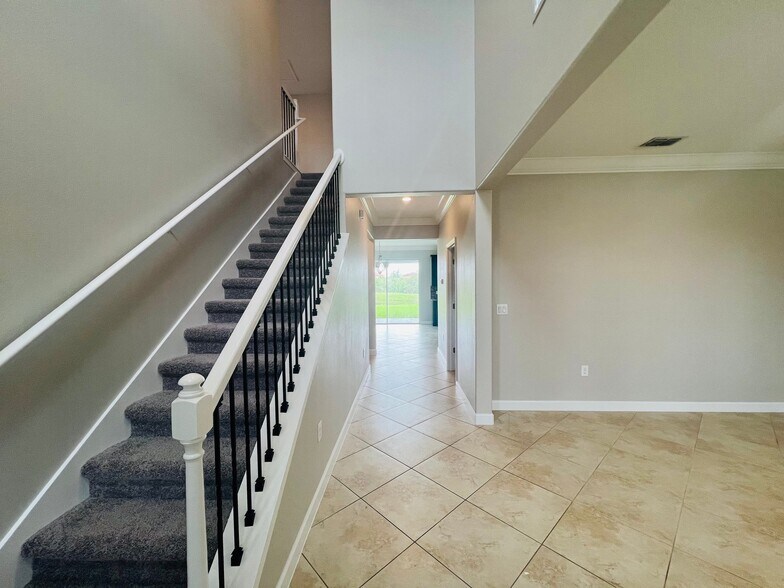 Building Photo - 13149 Green Violet Dr