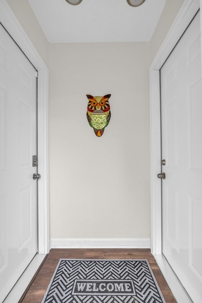 Building Photo - 306-306 Glenwood Cir