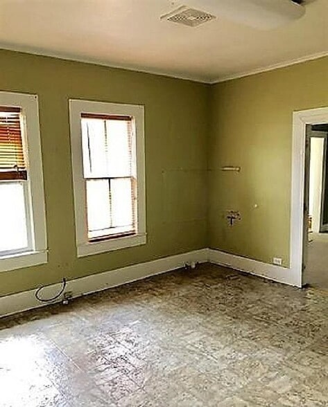 Building Photo - 410 E Madison Ave