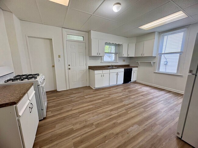 Building Photo - 3 Bedroom 1.5 Bathroom in Highspire!