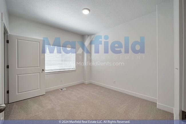 Building Photo - Beautiful Interior Townhouse - 3BD 3BA 2GA