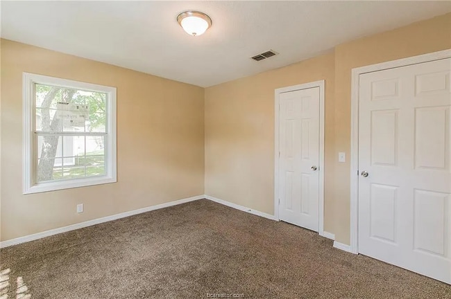 Building Photo - 905 N Banks St