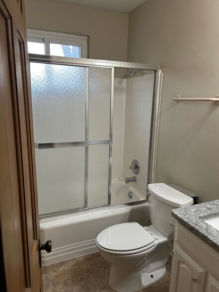 Building Photo - 2009 Elmwood Ave