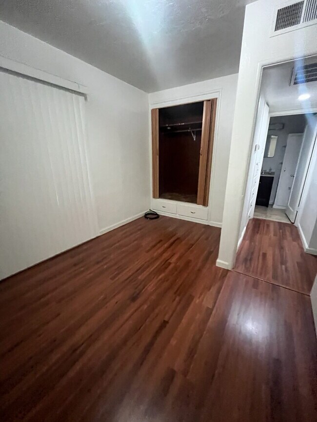 Building Photo - 1 bed 1 bath unit available close to downtown Tracy