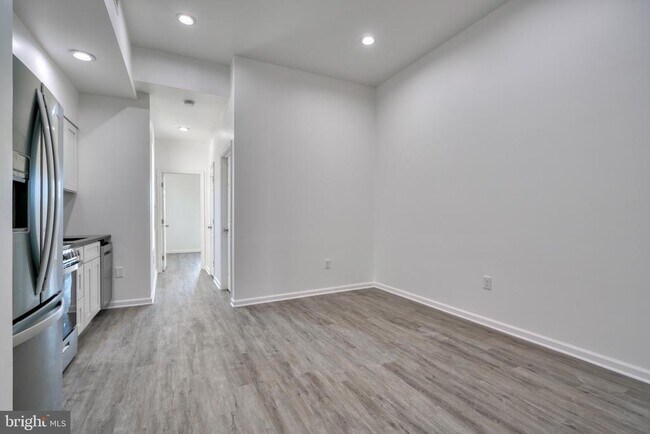 Building Photo - 131 E North Ave
