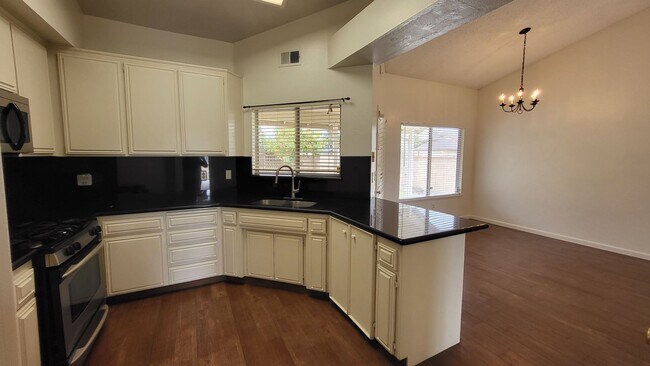 Building Photo - 6601 Camphor Ct