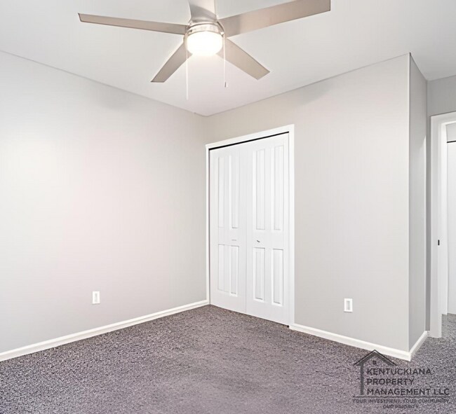 Building Photo - Renovated Spacious 2BR Apartments Near UofL & Churchill Downs!