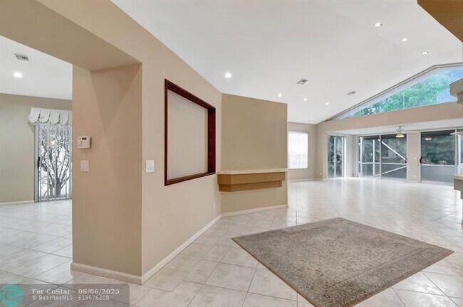 Building Photo - 11081 Springbrook Cir