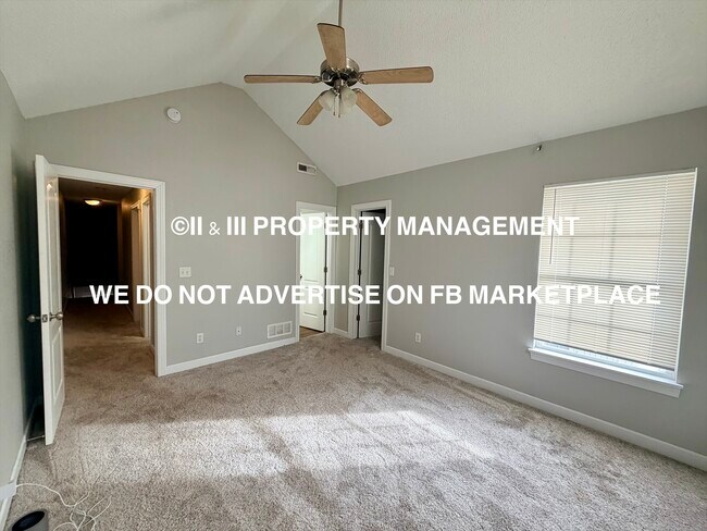 Building Photo - 921 SW Peach Tree Ln