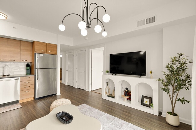 Building Photo - 1548 Spring Hill Rd