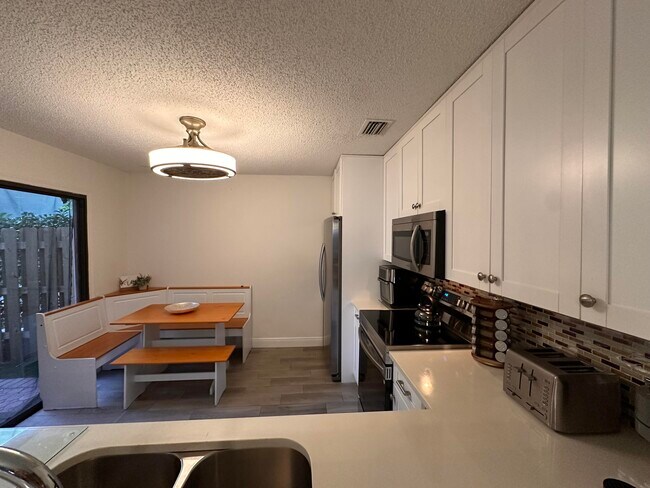 Building Photo - 1728 Shoreside Cir