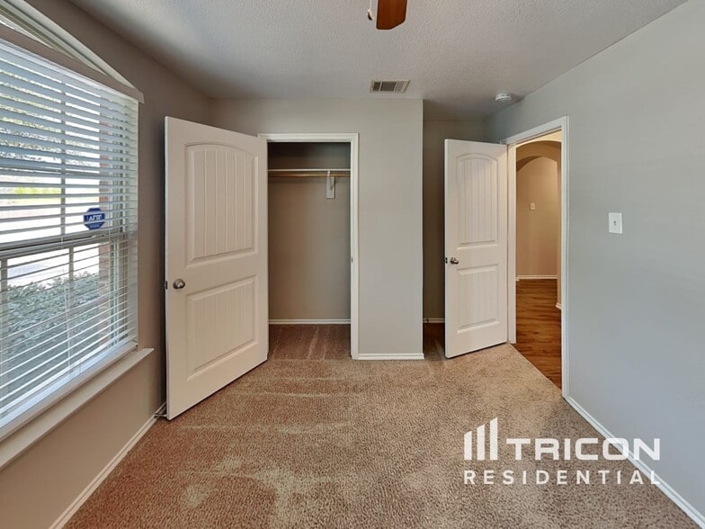 Building Photo - 3213 Emory Oak Way