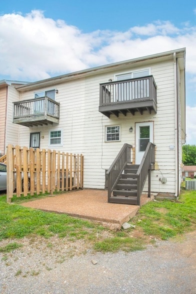 Building Photo - 1517 Meadow Bend Dr