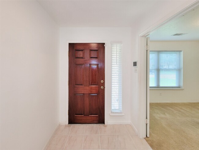 Building Photo - 16807 Sussex Dr