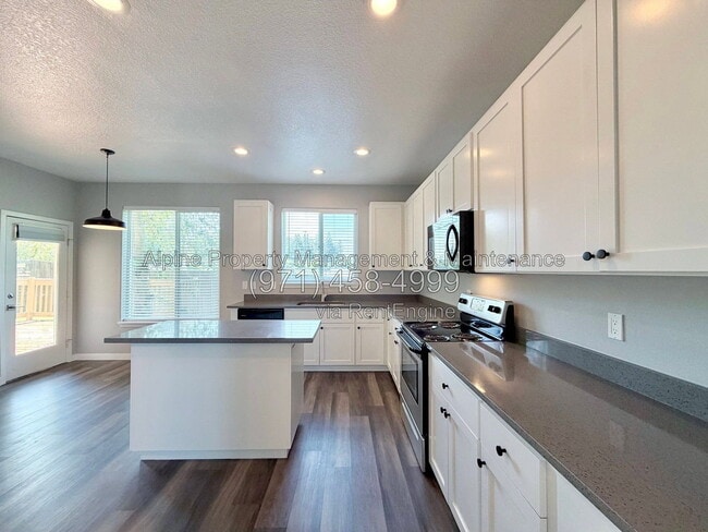 Building Photo - 5847 SW Coventry Pl