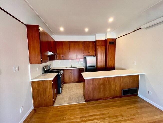 Building Photo - PM0432