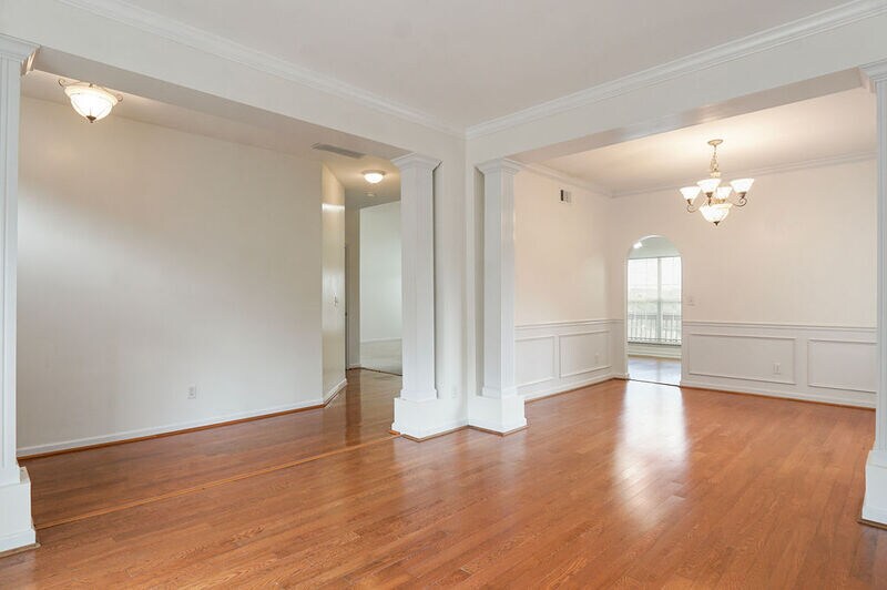 Building Photo - 164 Village Ln