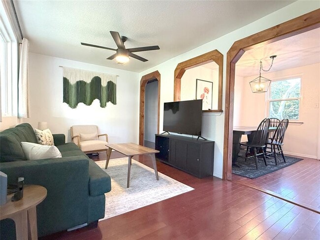 Building Photo - 505 E 4th St