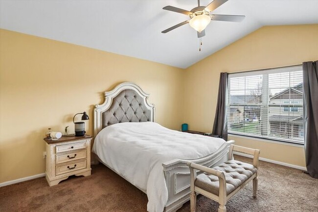 Building Photo - $2,000 | 3 Bedroom, 2.5 Bathroom Town Home | Pets Allowed | Available for August 1st Move-In!