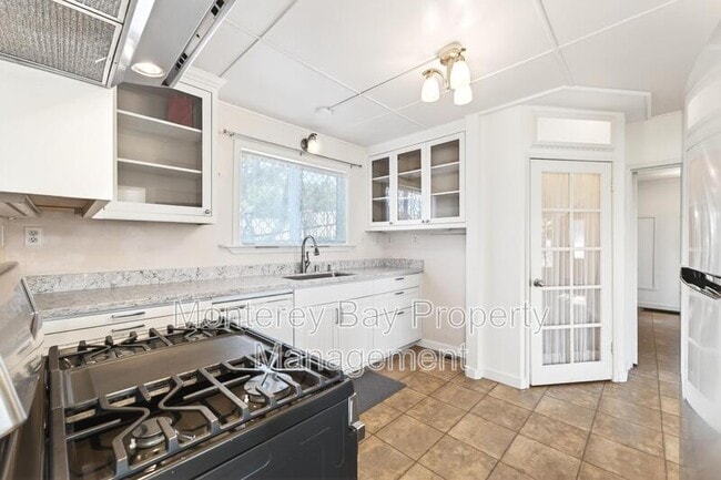 Building Photo - 24736 Dolores St