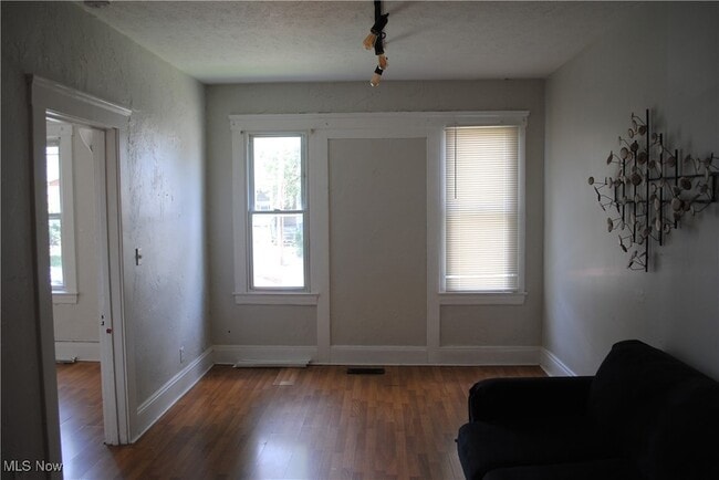 Building Photo - 3173 W 38th St