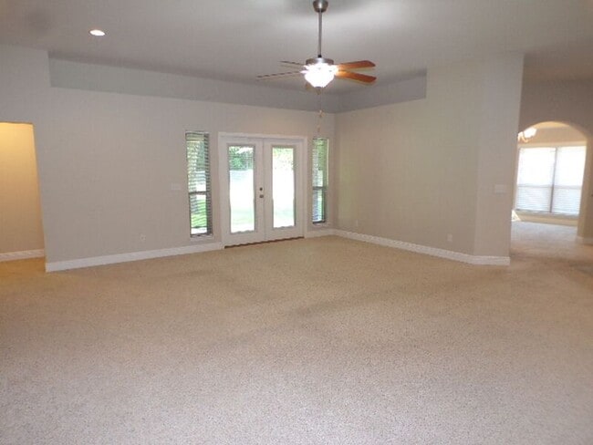 Building Photo - 3624 Laurel Lee Blvd