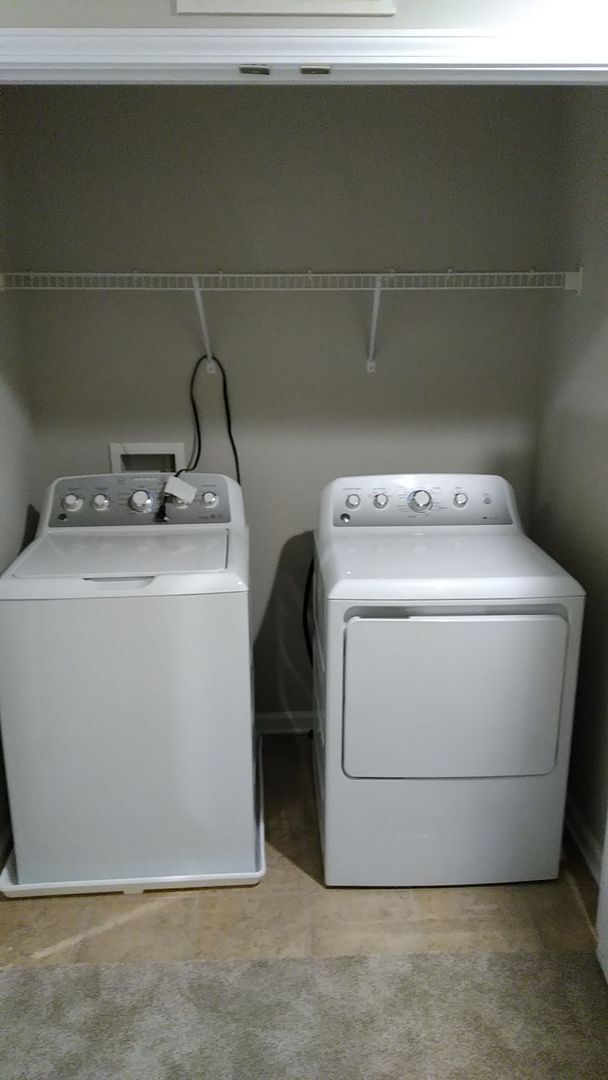 Building Photo - Like New Townhome in Stallings!