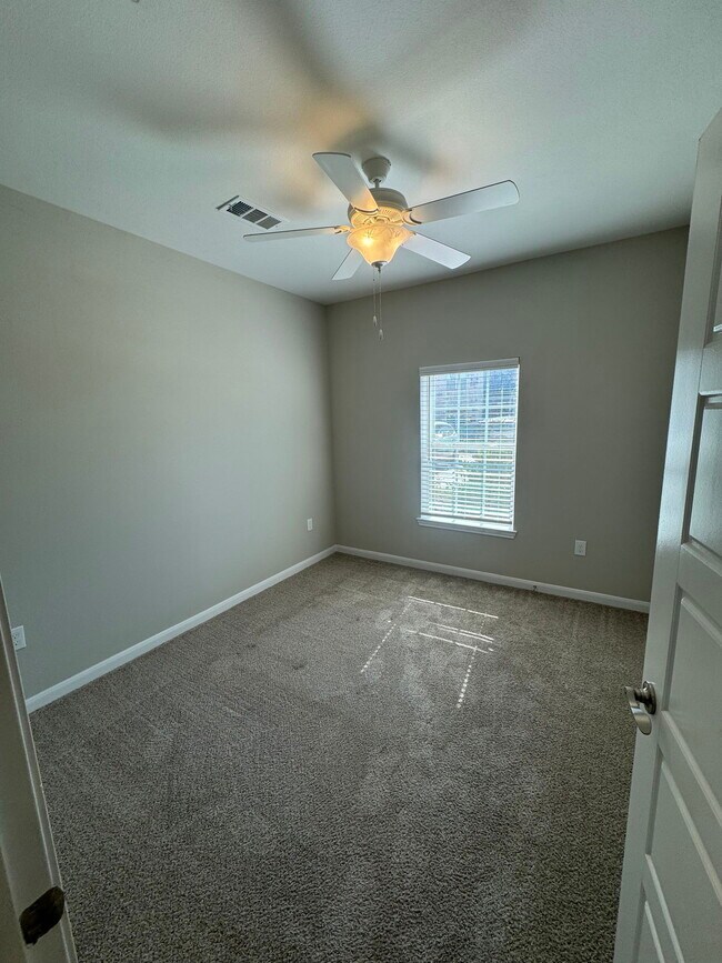 Building Photo - 315 Willow Grv Wy