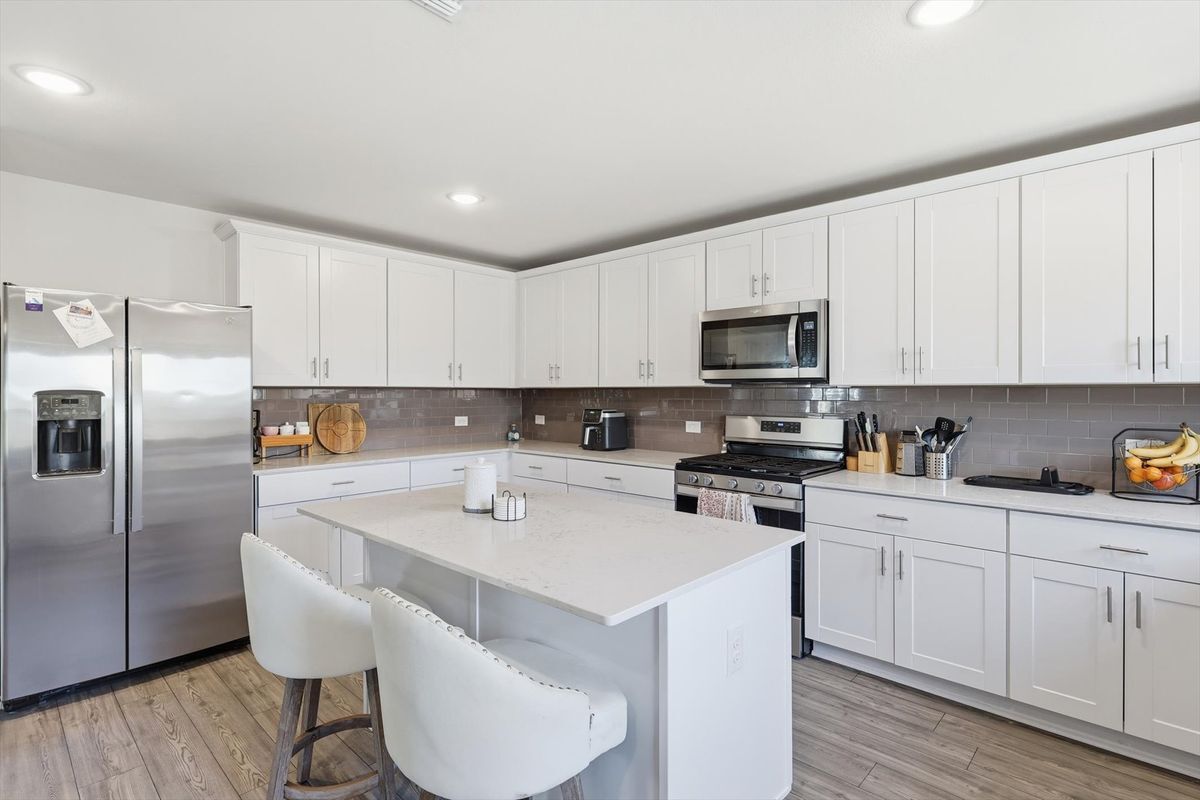 Building Photo - 16041 Pious Dr