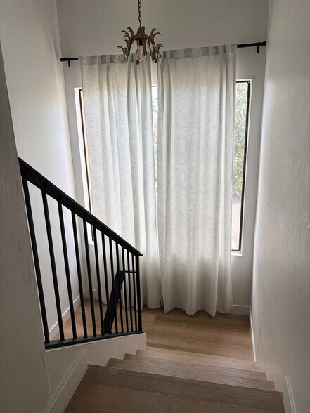 Building Photo - 132 W Alamar Ave