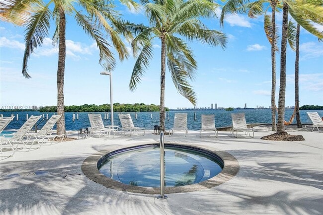 Building Photo - 650 NE 64th St