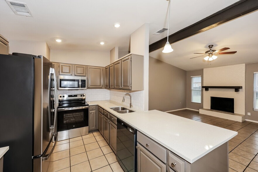 Building Photo - 7320 Ridge Rd W