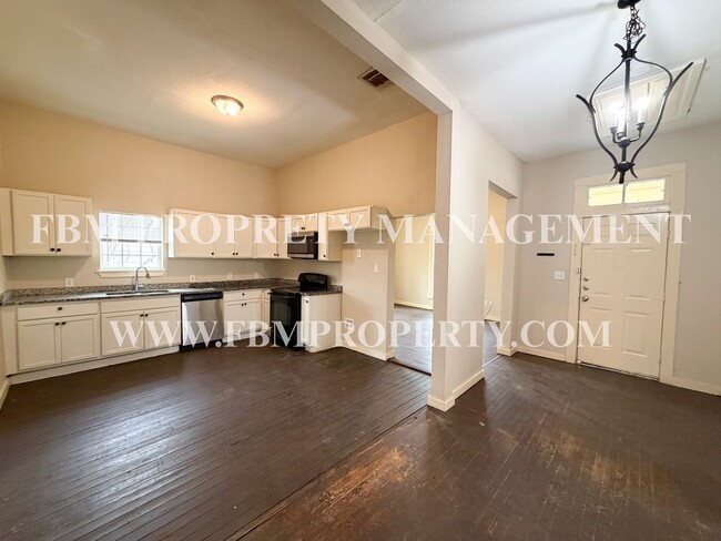 Building Photo - 741 W Park Ave