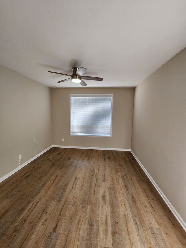 Building Photo - $500 OFF First Month Rent - Mira Mesa - Ca...
