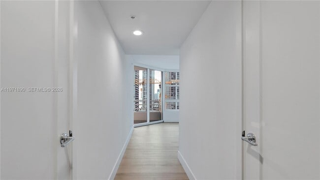 Building Photo - 555 NE 34th St