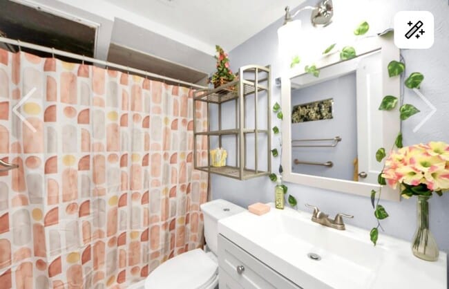 Building Photo - Norvic Triplex