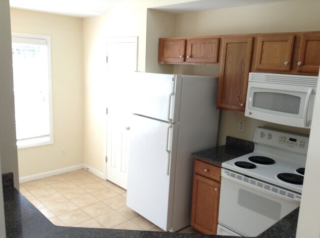 Building Photo - 6br House Near Campus FOR RENT