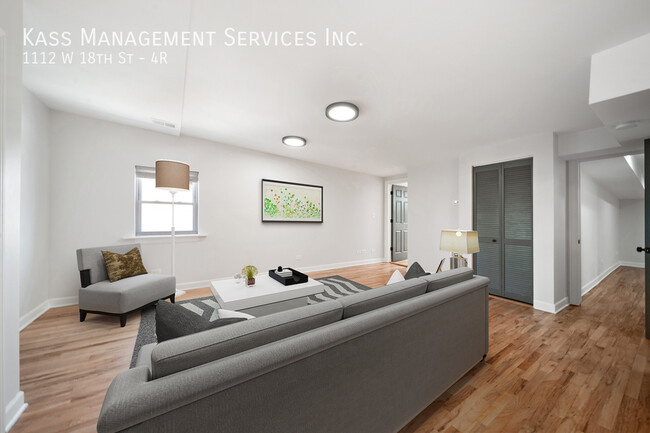Building Photo - 1112 W 18th St