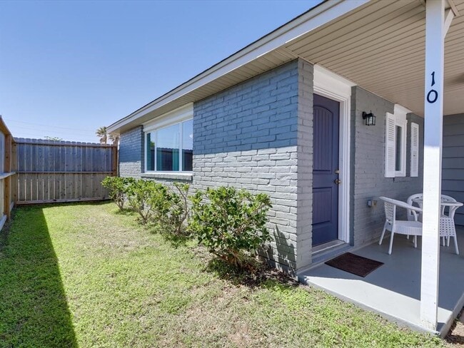 Building Photo - 10 Windsor Ct