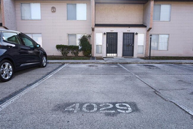 Building Photo - 4029 Henley Rd