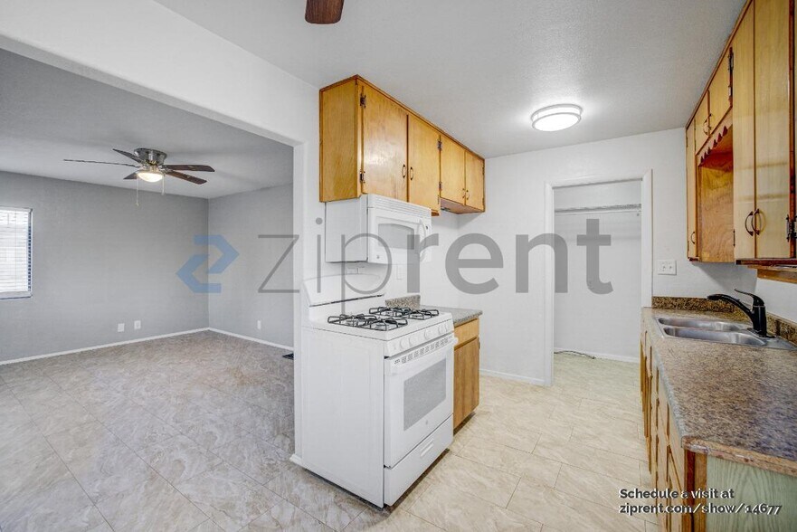 Building Photo - Unit