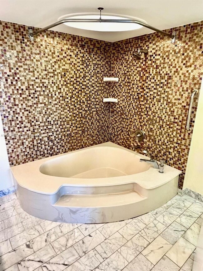 Building Photo - 4000 Towerside Terrace