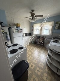 Building Photo - 210 W Hazeltine Ave