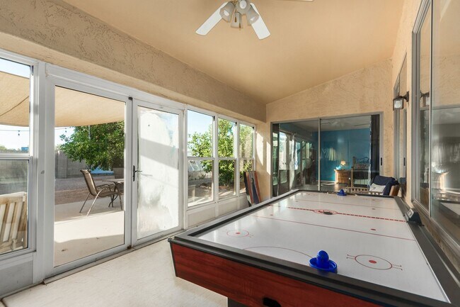 Building Photo - Spectacular 5 bdrm Home, OFFERS SOLAR ELECTRIC!