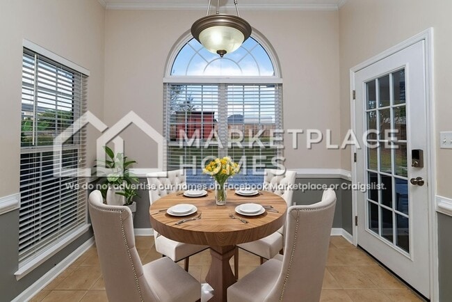 Building Photo - 512 Marble Falls
