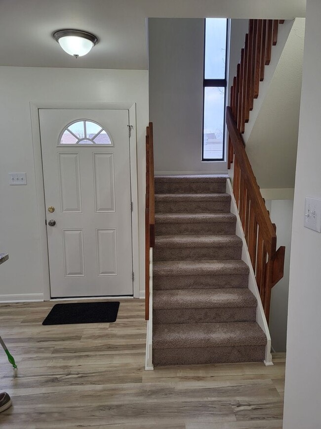 Building Photo - RENOVATED 3 Bedroom Community Treasure!