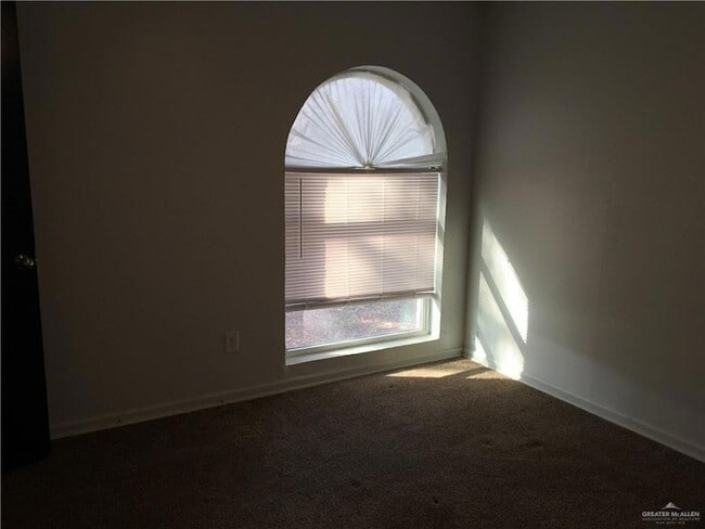 Building Photo - 5708 N Broadway St