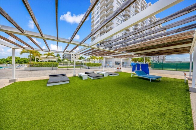 Building Photo - 18081 Biscayne Blvd